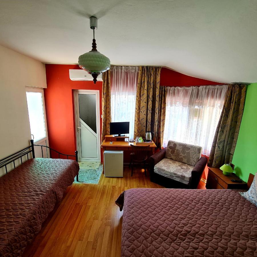 Fema Guest House Balchik Bagian luar foto