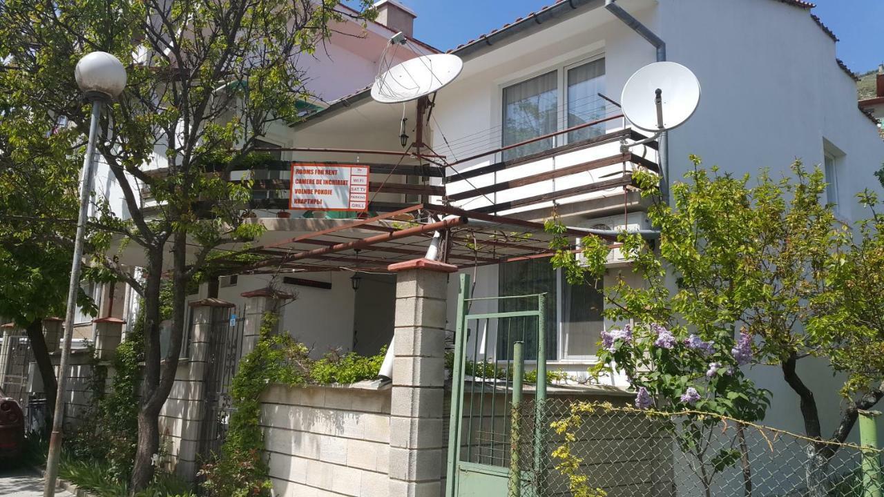 Fema Guest House Balchik Bagian luar foto