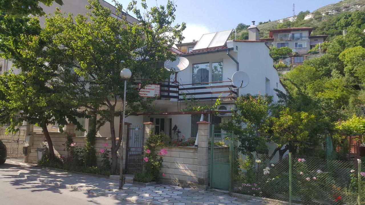 Fema Guest House Balchik Bagian luar foto